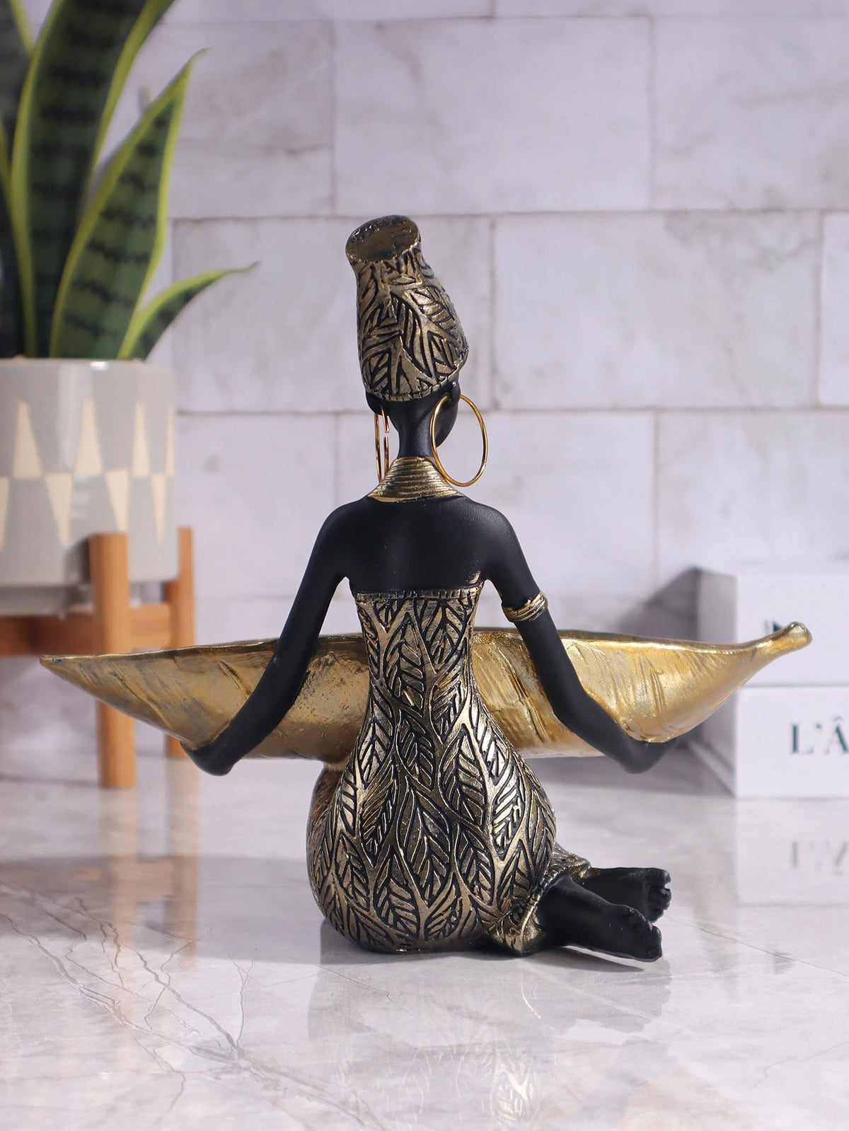 1PC African Girl Holding a Plate Sculpture, Home and Office Decorative Storage Ornament, Vintage Collectible Craft Deskt Decor