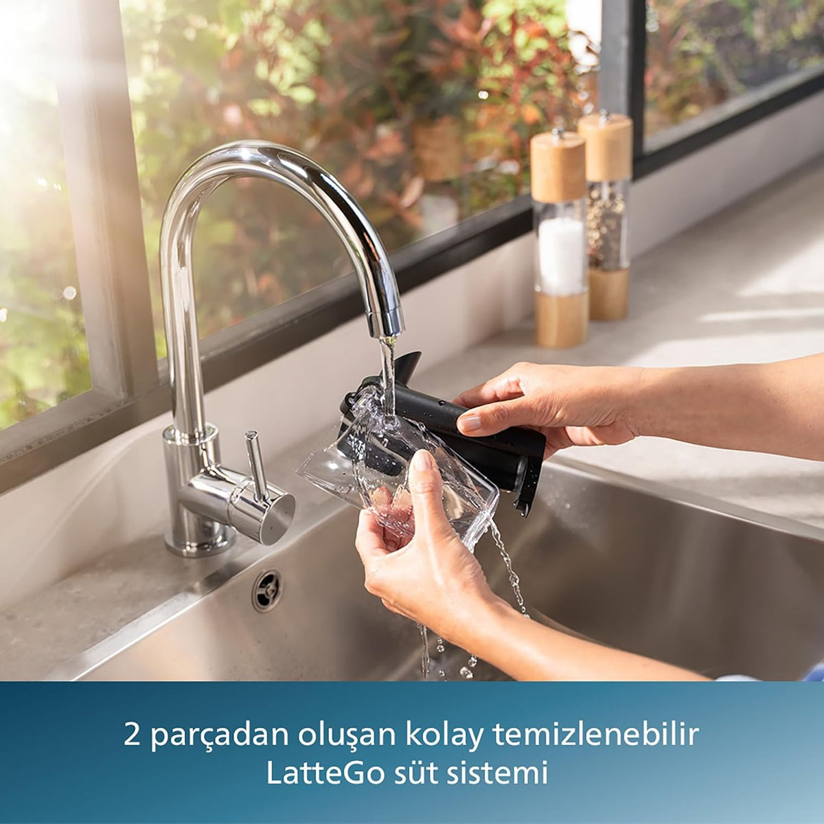 Philips 5500 Serisi LatteGo Tam Otomatik Espresso Makinesi, 20 Sıcak ve Soğuk İçecek, Renkli Dokunmatik Ekran, SilentBrew Teknolojisi (EP5543/90)